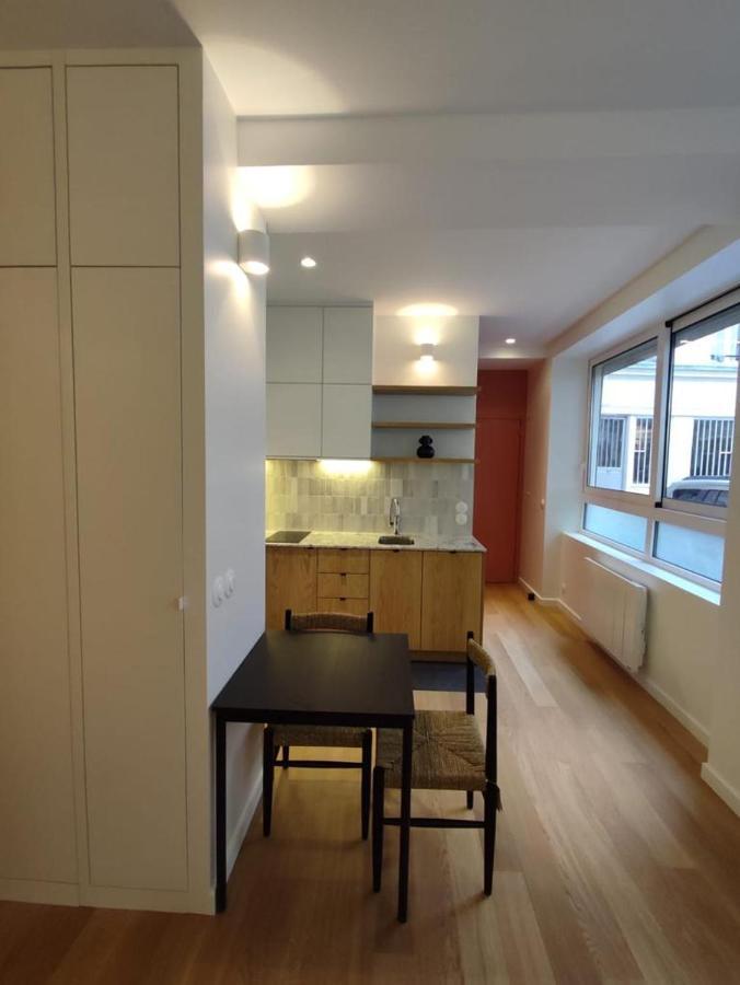Appartement Confortable Sur Le Canal Saint-martin / Republique Parijs